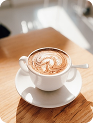 Latte art en una taza
